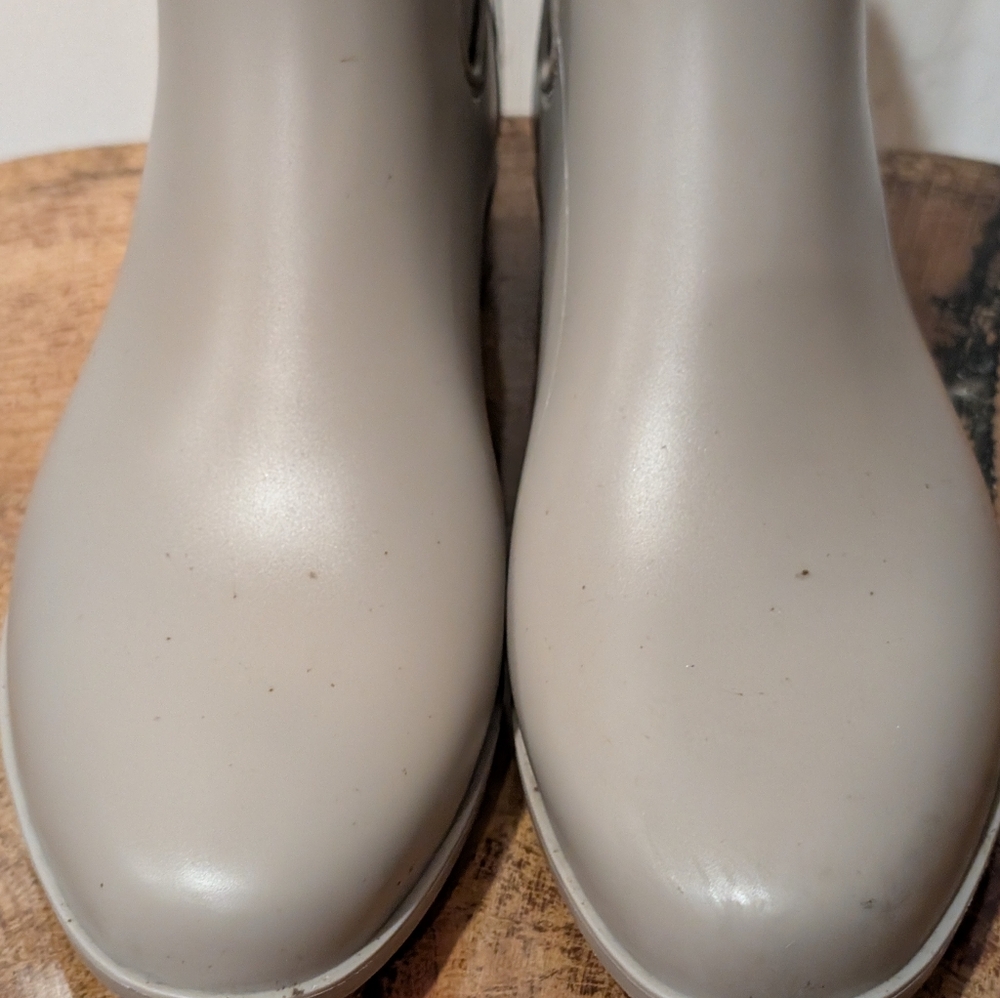 A New Day Chelsea Rain Boots Waterproof Ankle Rain Boots Taupe / Beige EUC SZ. 7 - Picture 5 of 12